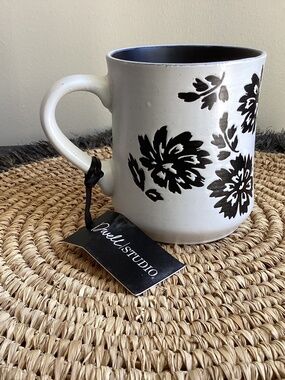 NWT Dwell Studio 20 fl oz Ceramic Black n White Floral Coffee Mug